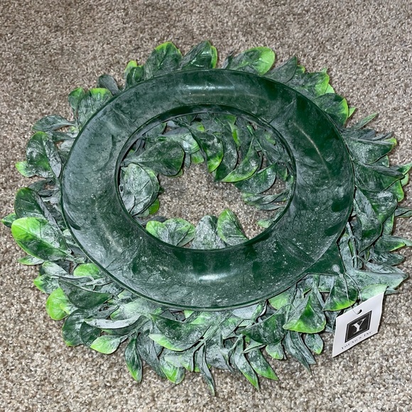 Green with frosted leaves candle ring - Picture 2 of 5